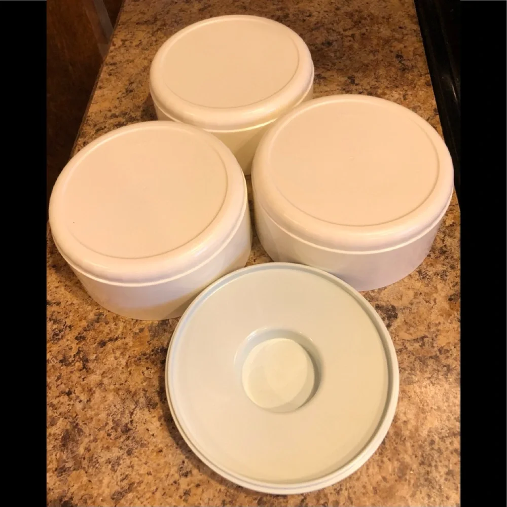 Vintage Tupperware 3 Stacked White Bowls with 1 Seafoam Cover. Unused - Picture 3 of 3
